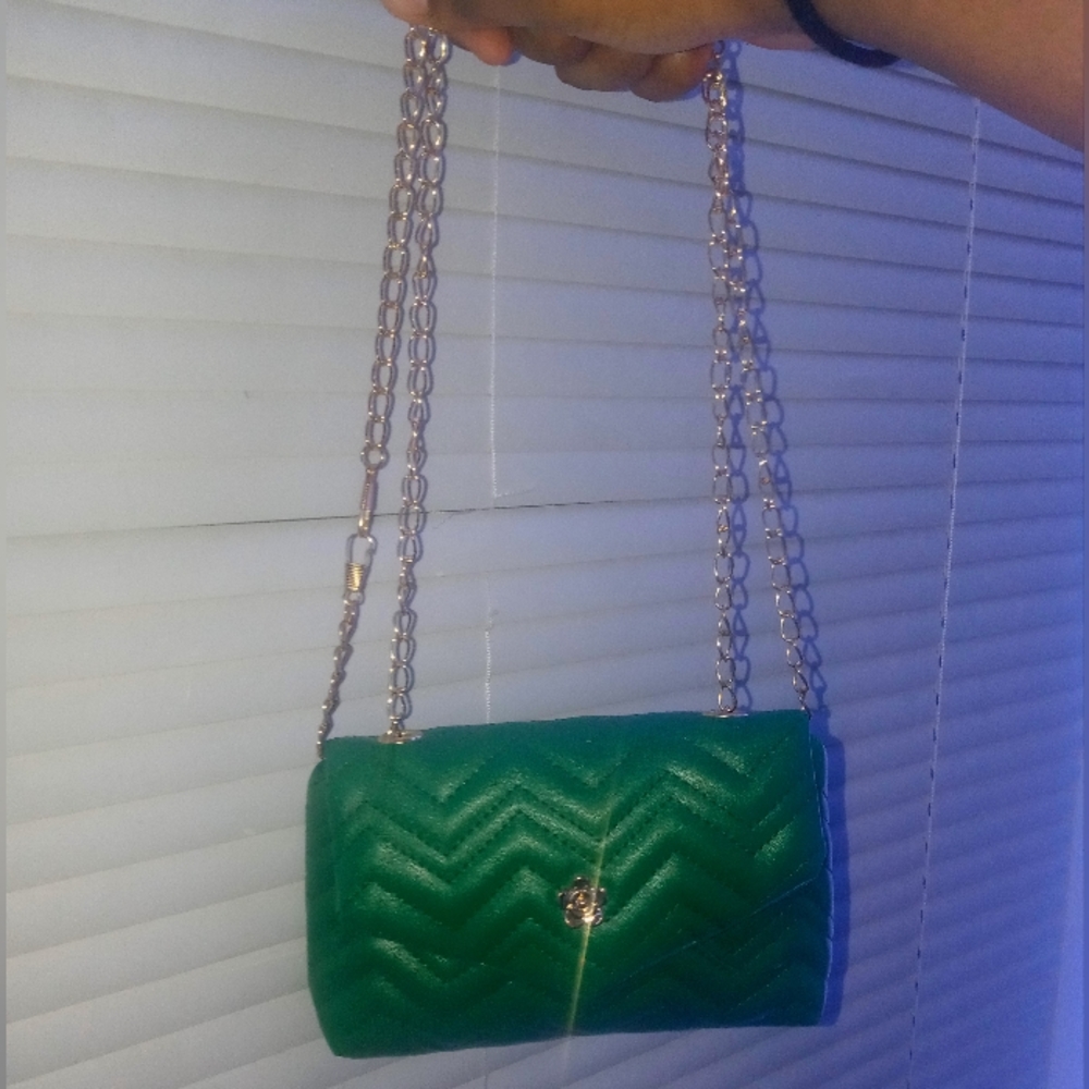 Mini Chevron Detail Flower Decor Flap Chain Square Bag